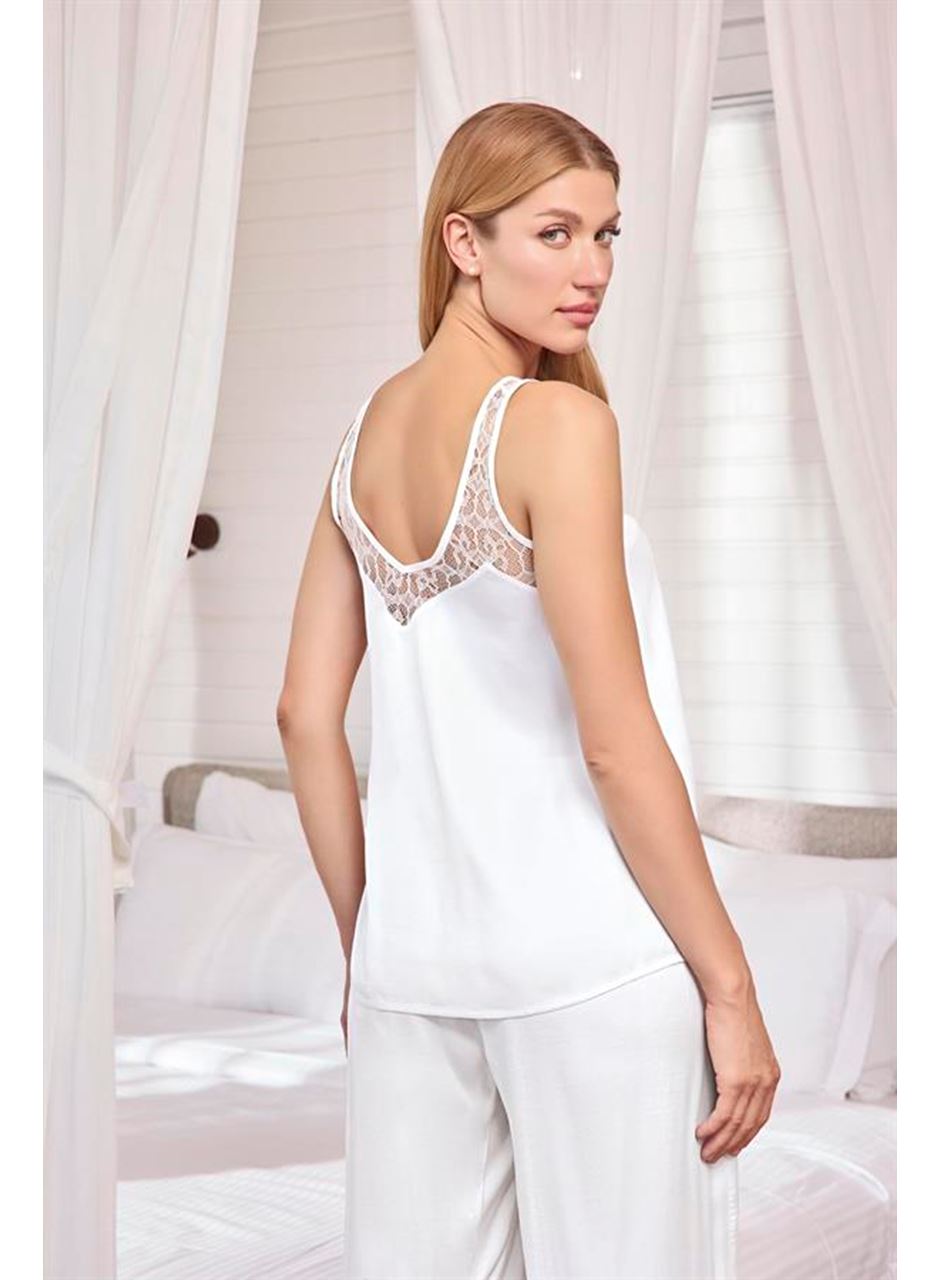 Dantelli ve Dekolteli Saten Pijama Takımı