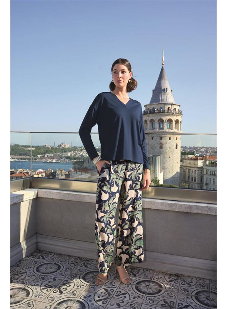 Yaprak Desenli Uzun Kollu V Yaka Pijama Takımı