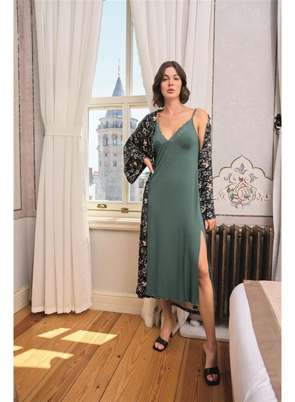 Çiçek ve Yaprak Desenli Dantelli ve Dekolteli Sabahlık Takımı