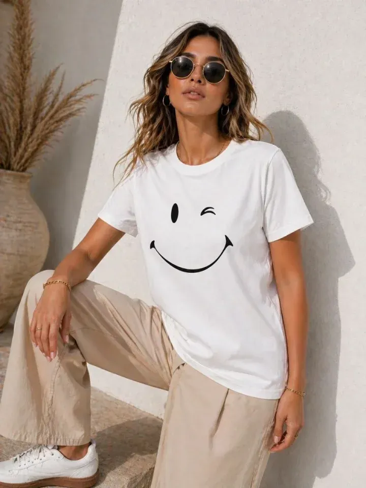 Minimal Gülümseyen Yüz Baskılı Tişört Kısa Kol Yazlık T-Shirt - Beyaz