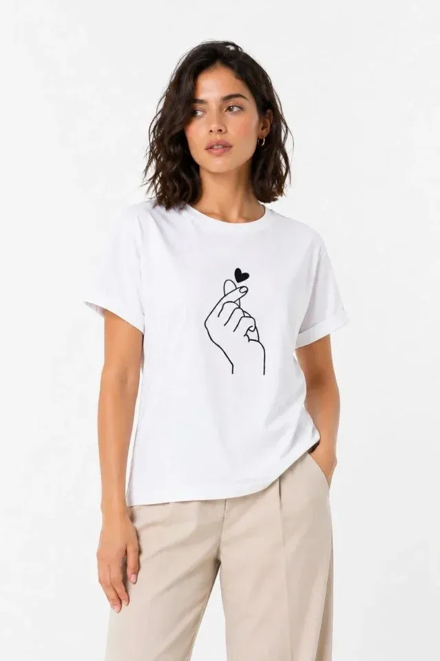 Kore Parmak Kalp Aşk Temalı Minimal Baskılı Tişört Yazlık Kısa Kol T-Shirt  - Beyaz