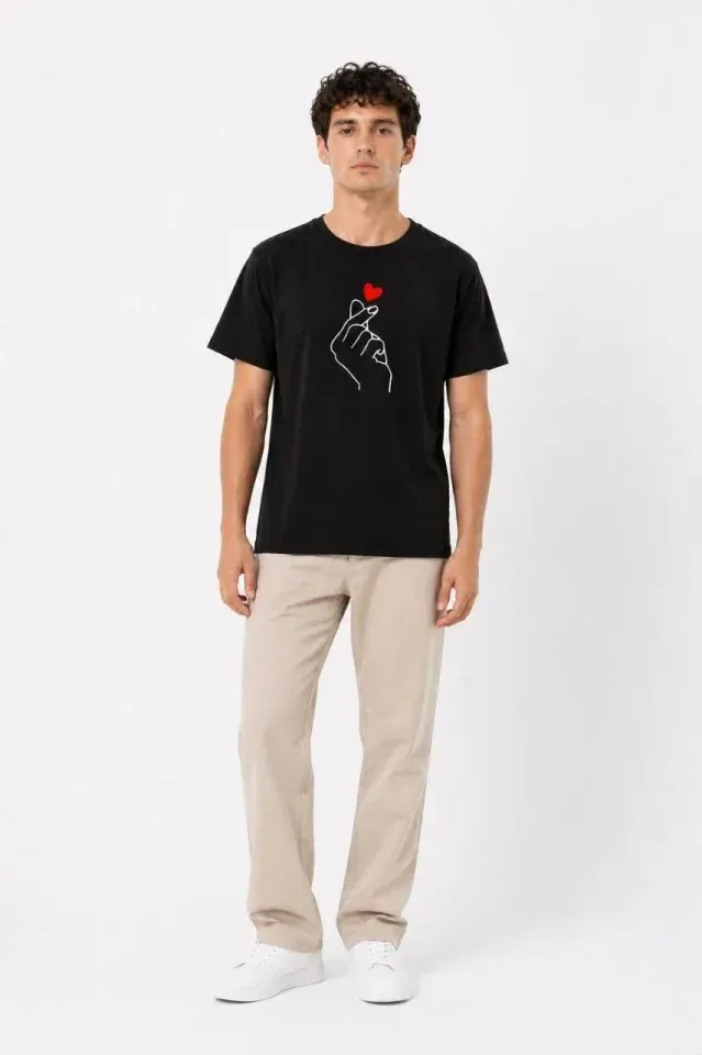 Erkek Kore Parmak Kalp Aşk Temalı Minimal Baskılı Tişört Yazlık Kısa Kol T-Shirt - Siyah