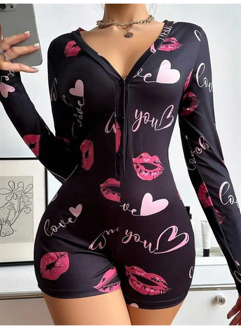 Pamuklu Kırmızı Öpücük ve Kalp Desenli Düğmeli Uzun Kol Tulum Pijama