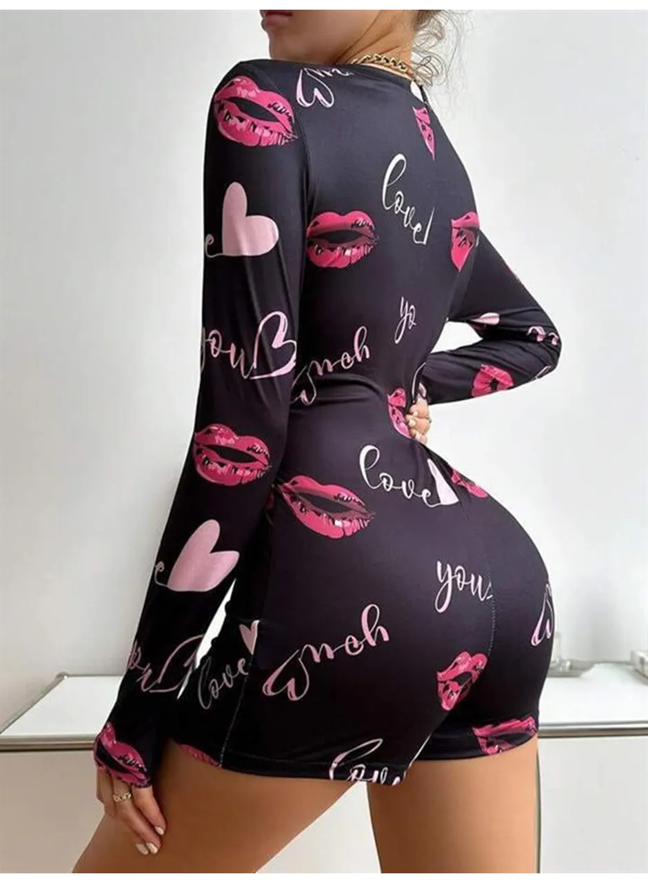 Pamuklu Kırmızı Öpücük ve Kalp Desenli Düğmeli Uzun Kol Tulum Pijama