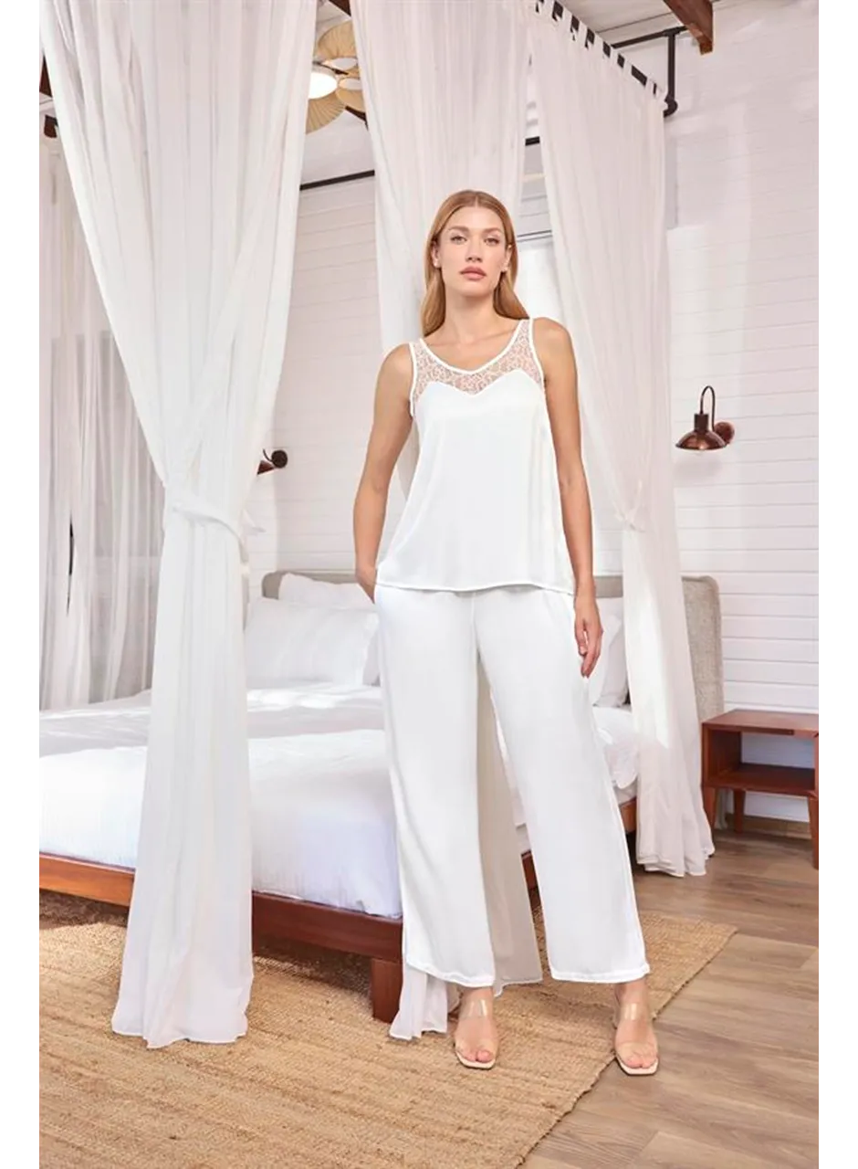Dantelli ve Dekolteli Saten Pijama Takımı