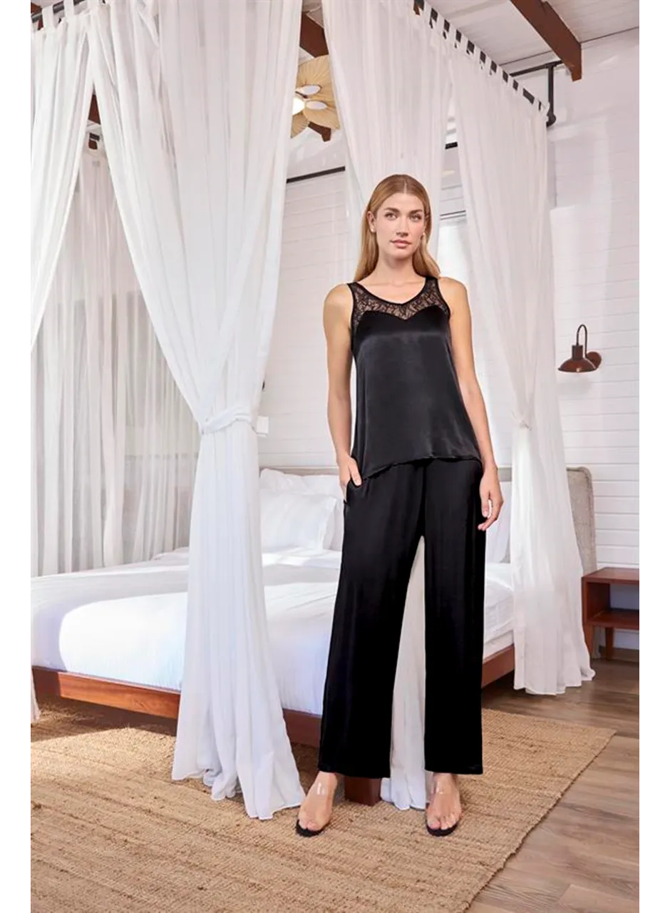 Viskon Dantelli ve Dekolteli Saten Pijama Takımı