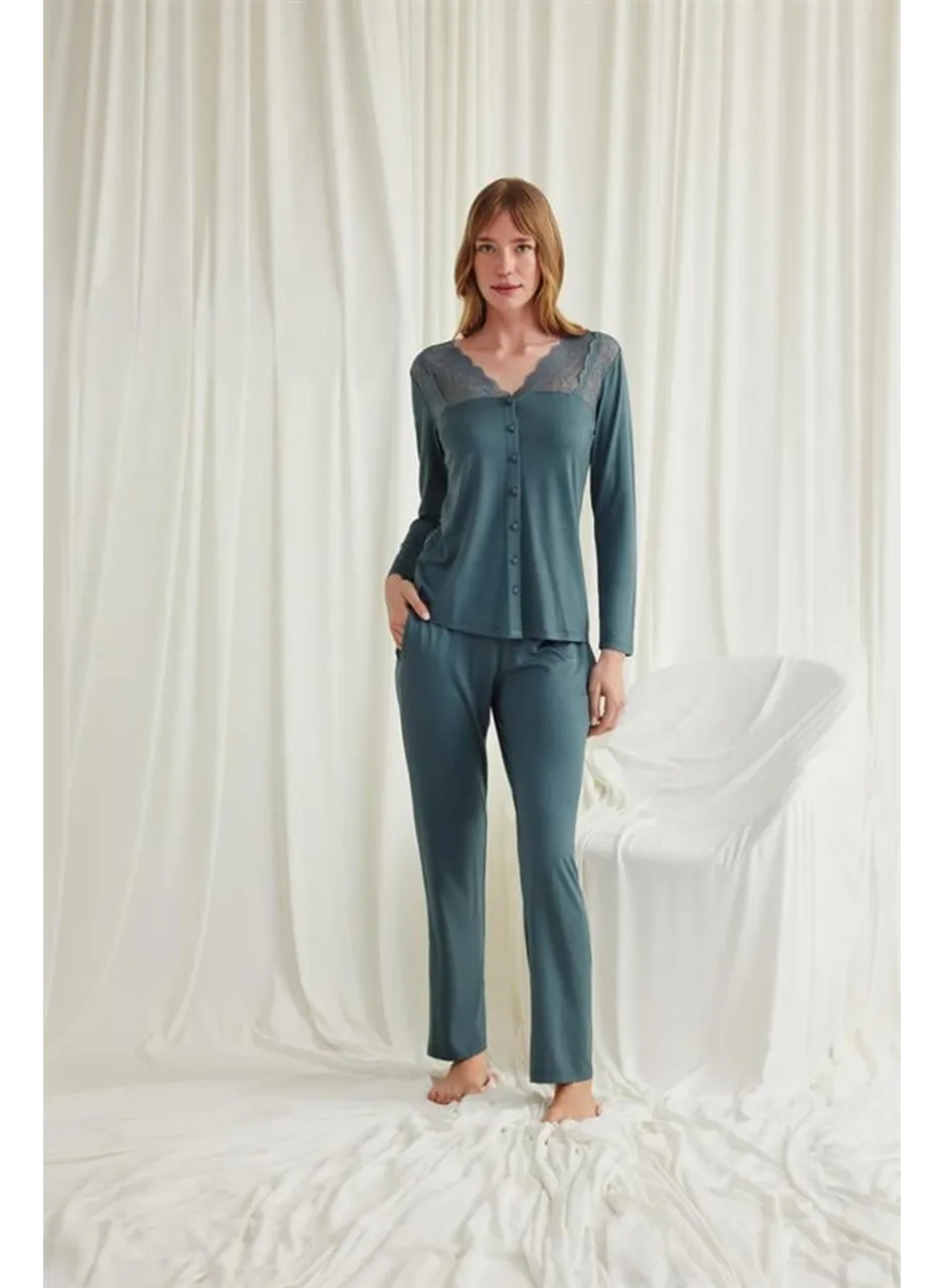 Yakası Omzu ve Paçası Dantelli Boydan Düğmeli Pijama Takımı