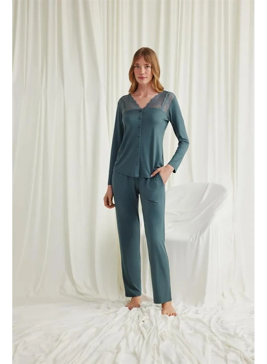 Yakası Omzu ve Paçası Dantelli Boydan Düğmeli Pijama Takımı
