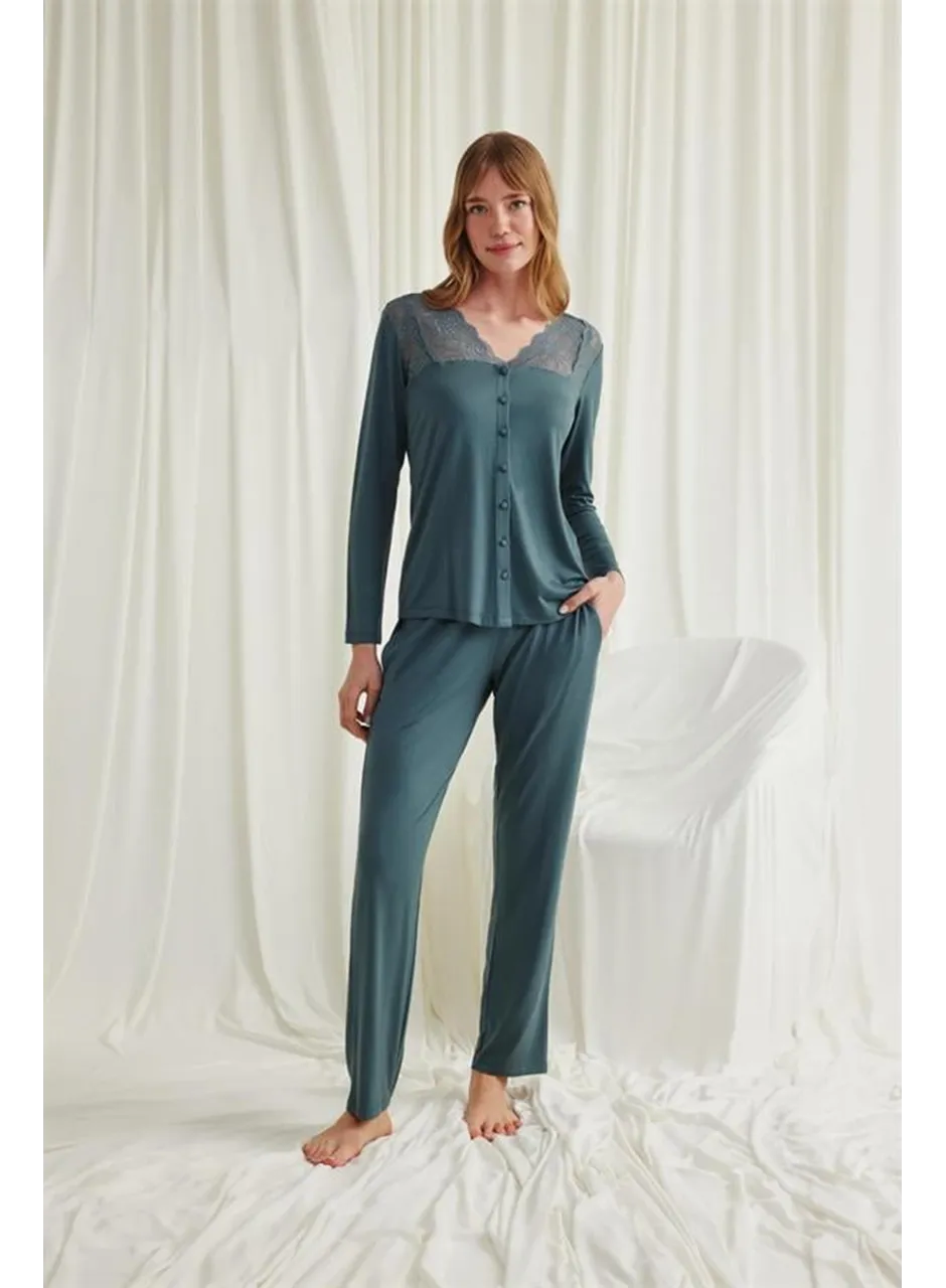 Yakası Omzu ve Paçası Dantelli Boydan Düğmeli Pijama Takımı