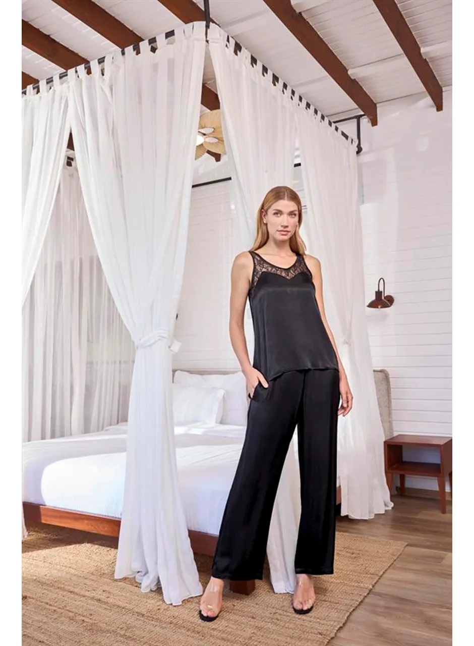 Viskon Dantelli ve Dekolteli Saten Pijama Takımı