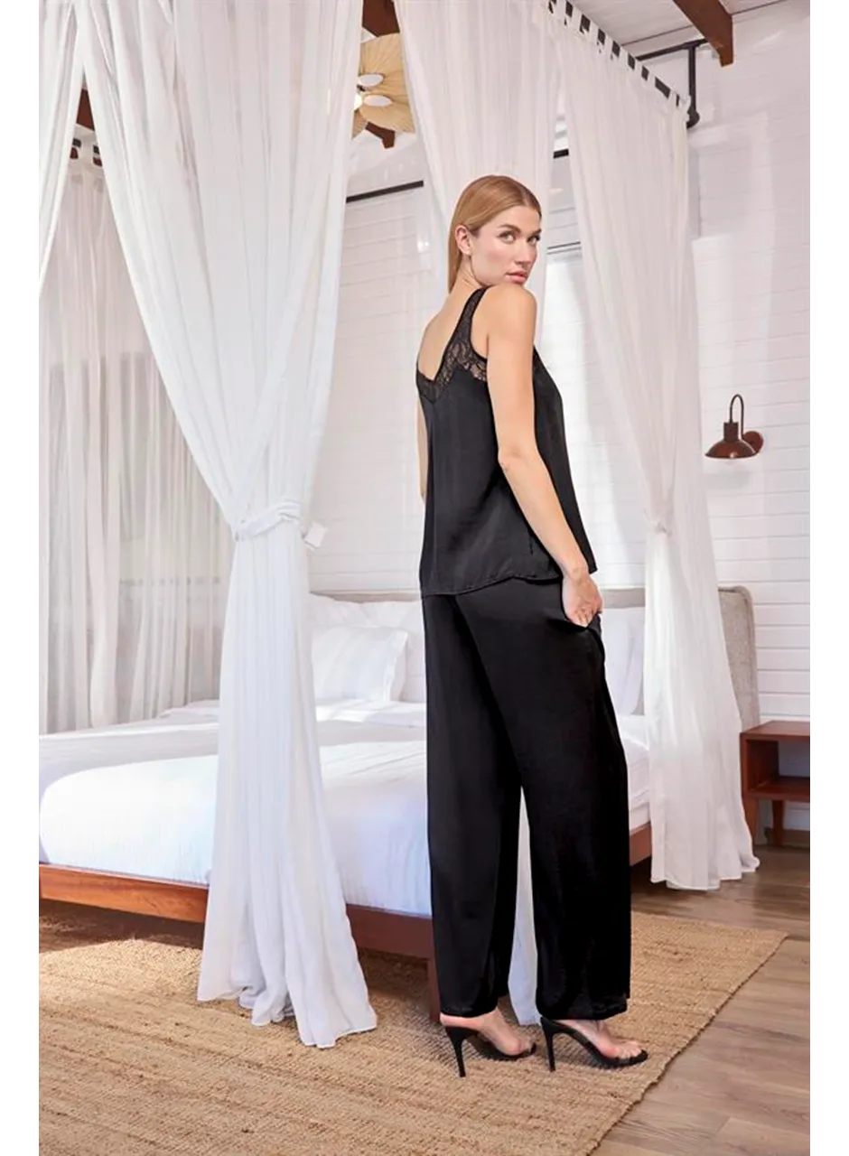 Viskon Dantelli ve Dekolteli Saten Pijama Takımı