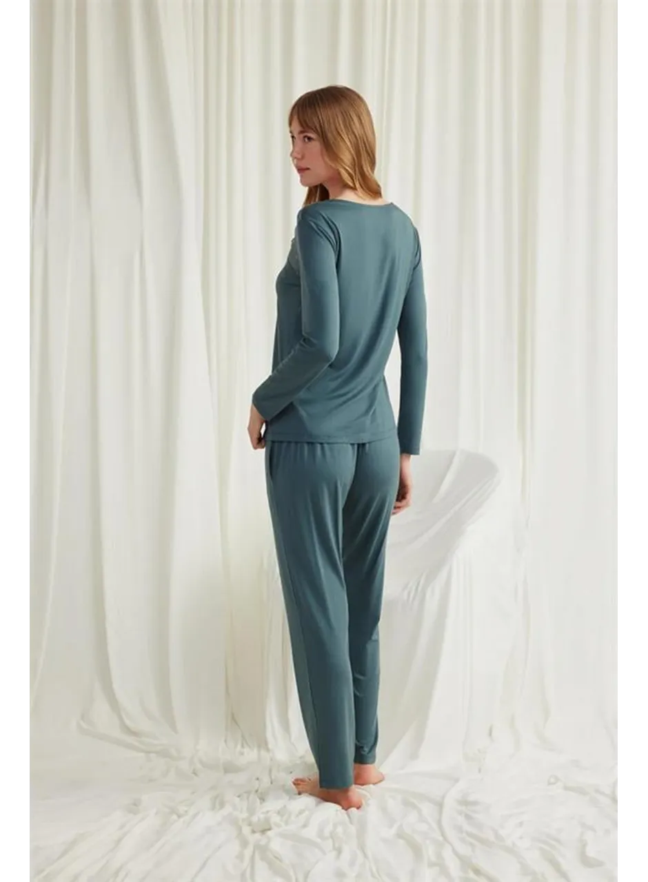 Yakası Omzu ve Paçası Dantelli Boydan Düğmeli Pijama Takımı