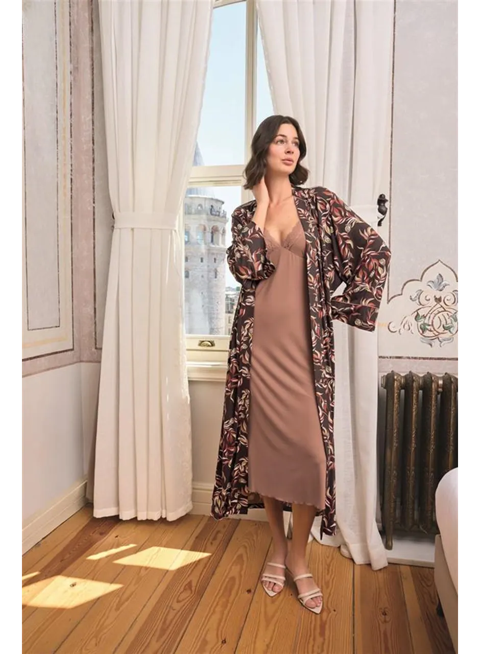 Yaprak Desenli Yırtmaçlı Dantelli ve Dekolteli Sabahlık Takımı