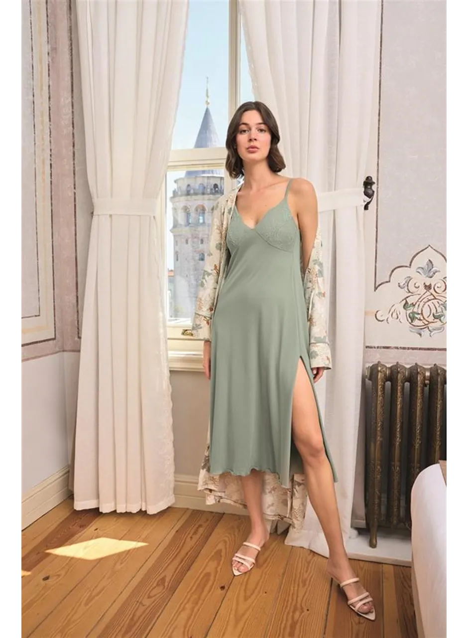 Çiçek ve Yaprak Desenli Dantelli ve Dekolteli Sabahlık Takımı