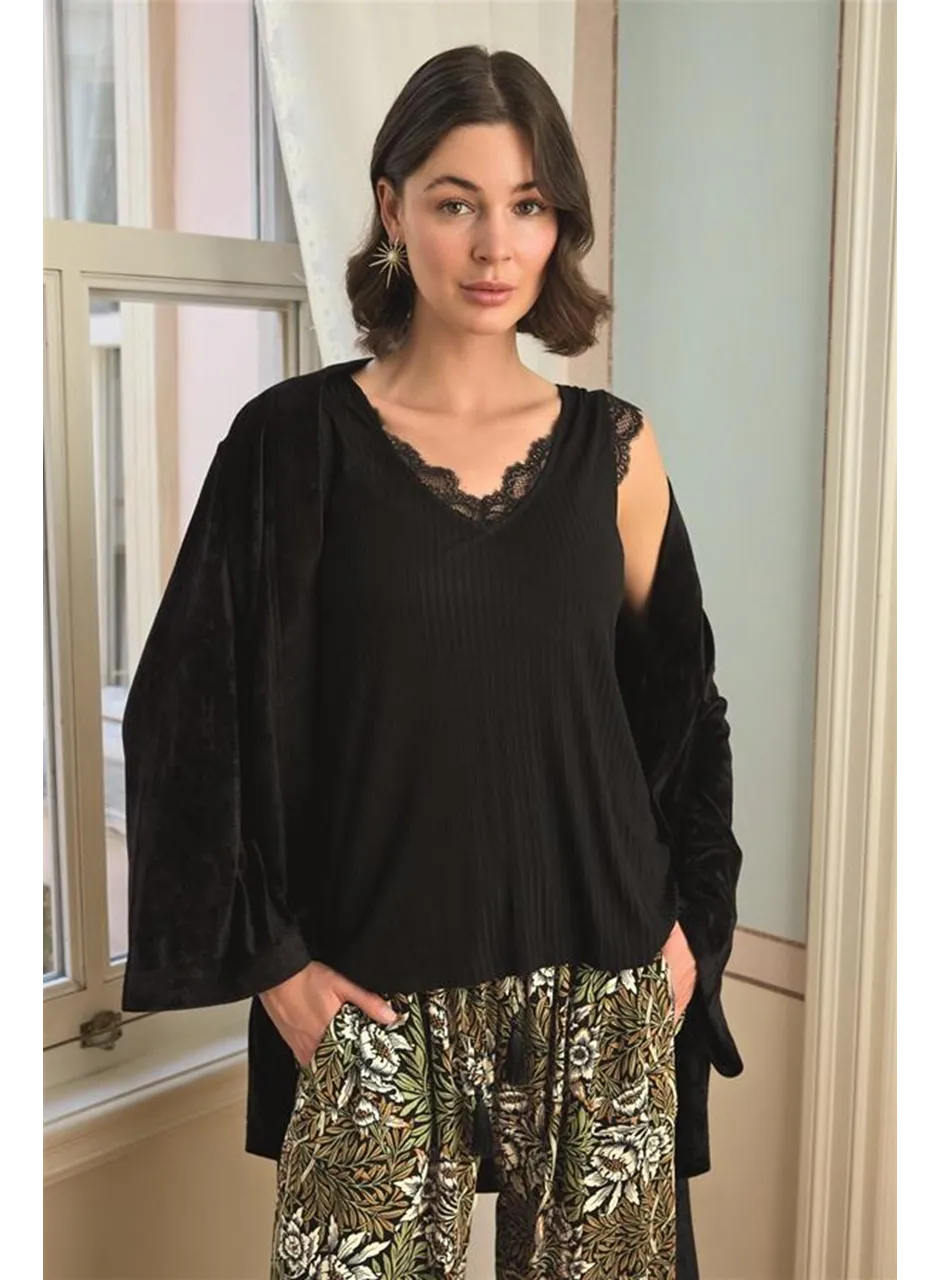 Çiçek Yaprak ve Etnik Desenli Dantelli 3'lü Pijama Takımı