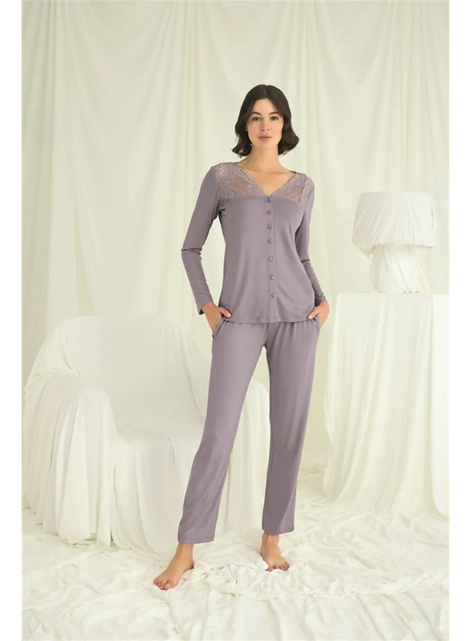 Yakası Kolu ve Omzu Dantelli Boydan Düğmeli Pijama Takımı
