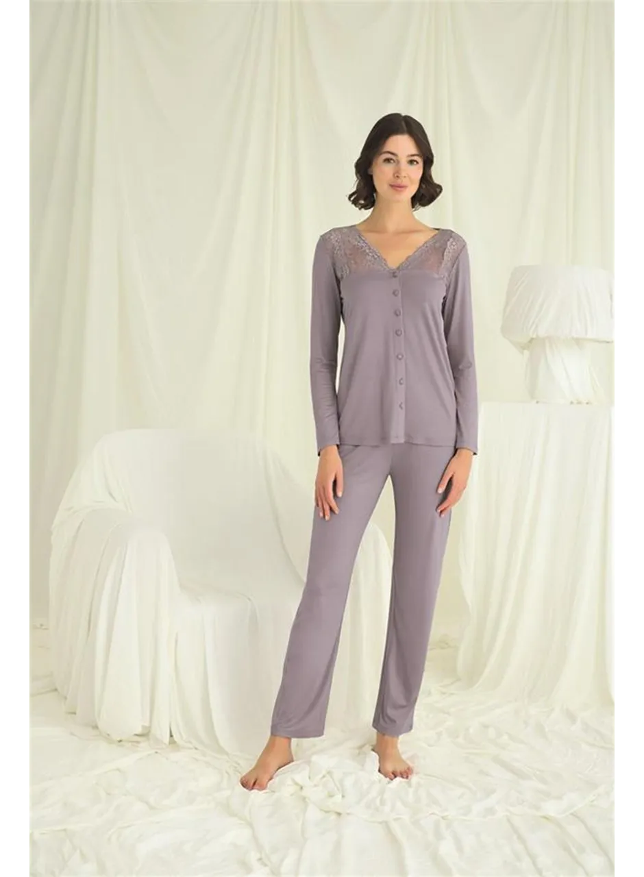 Yakası Kolu ve Omzu Dantelli Boydan Düğmeli Pijama Takımı