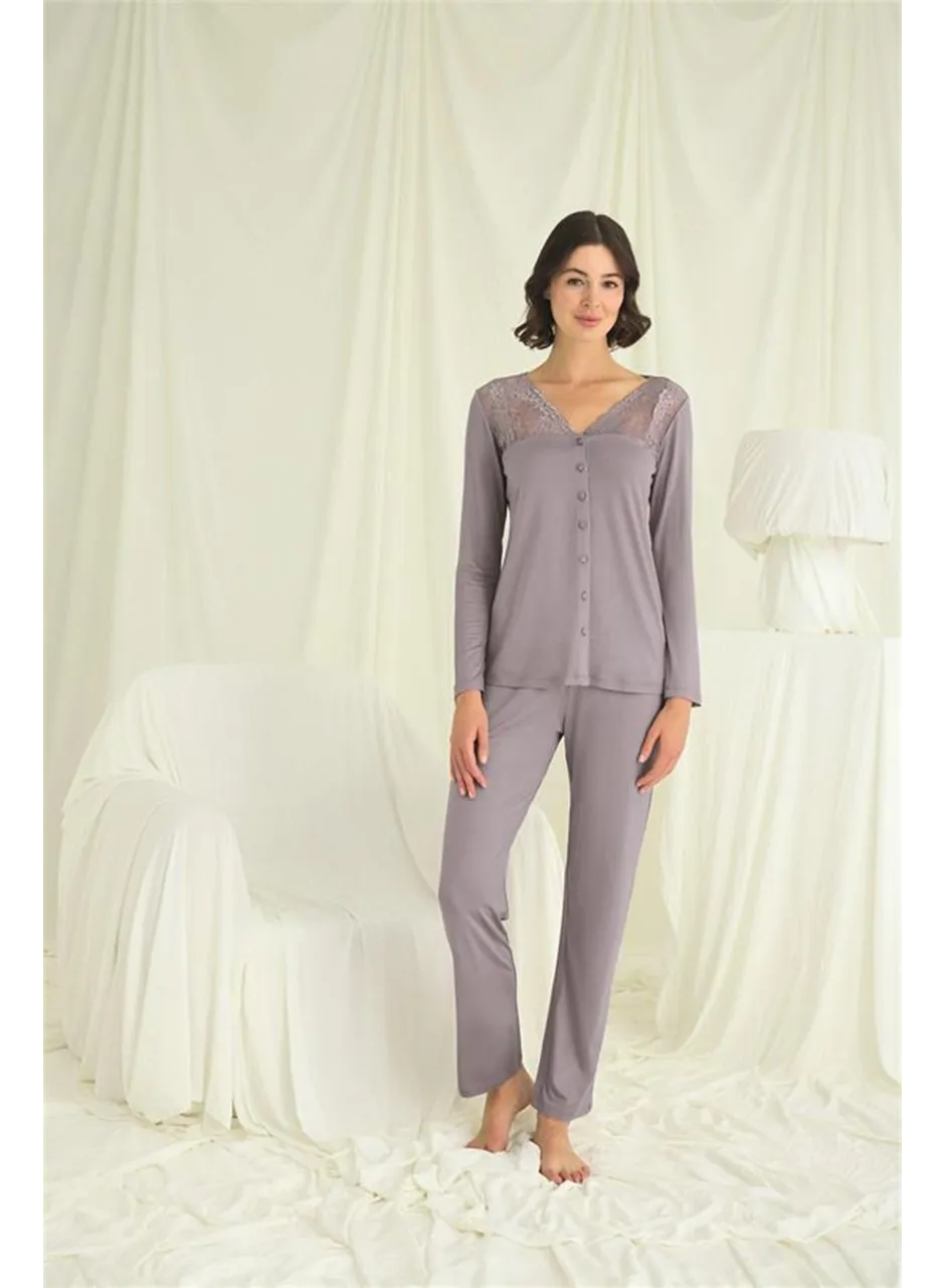 Yakası Kolu ve Omzu Dantelli Boydan Düğmeli Pijama Takımı