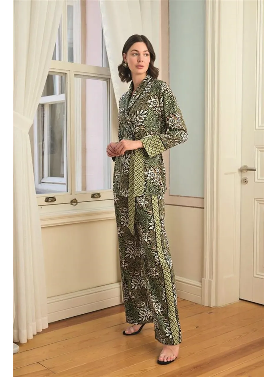 Çiçek Yaprak ve Etnik Desenli Pijama Takımı