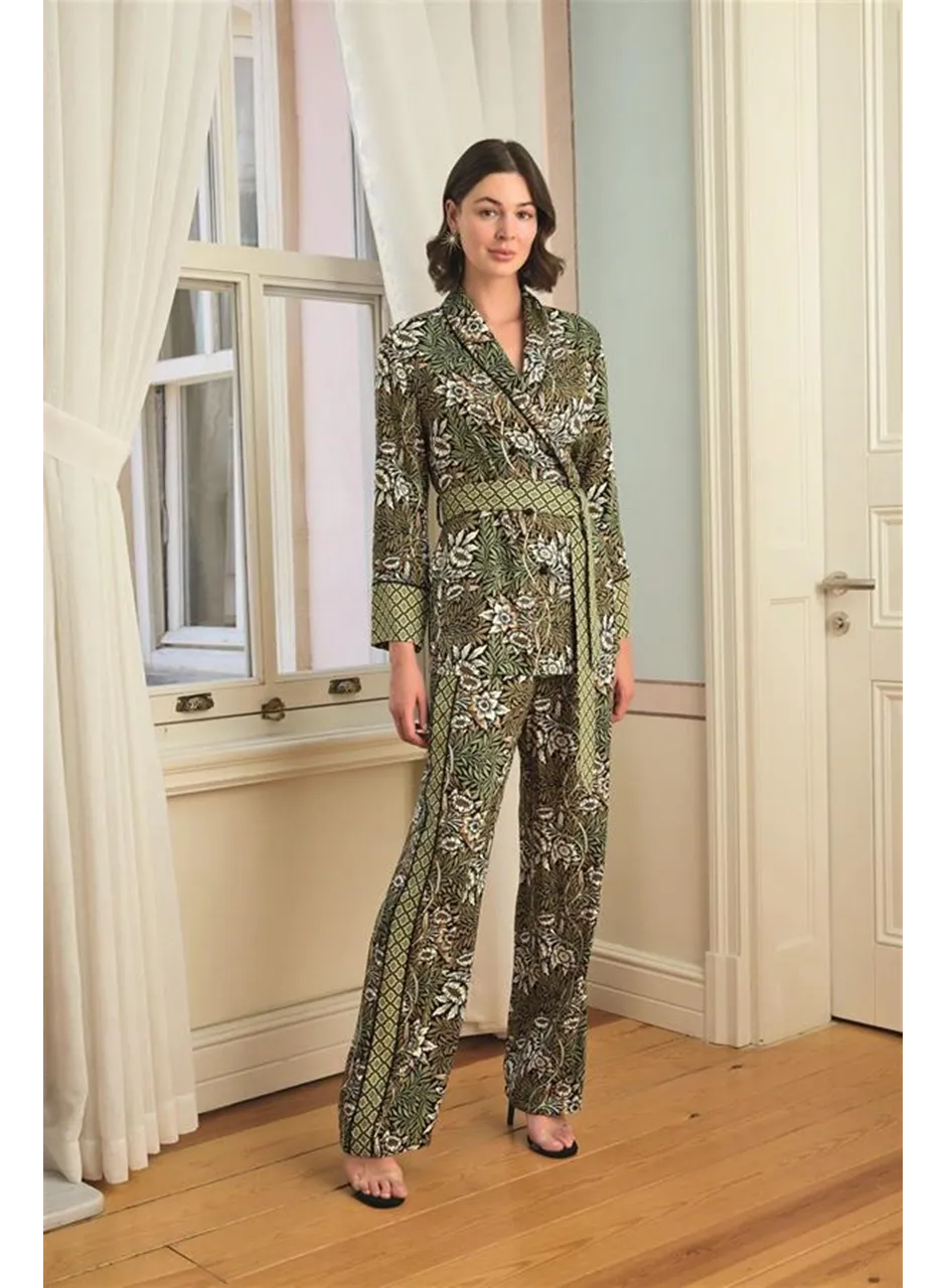 Çiçek Yaprak ve Etnik Desenli Pijama Takımı