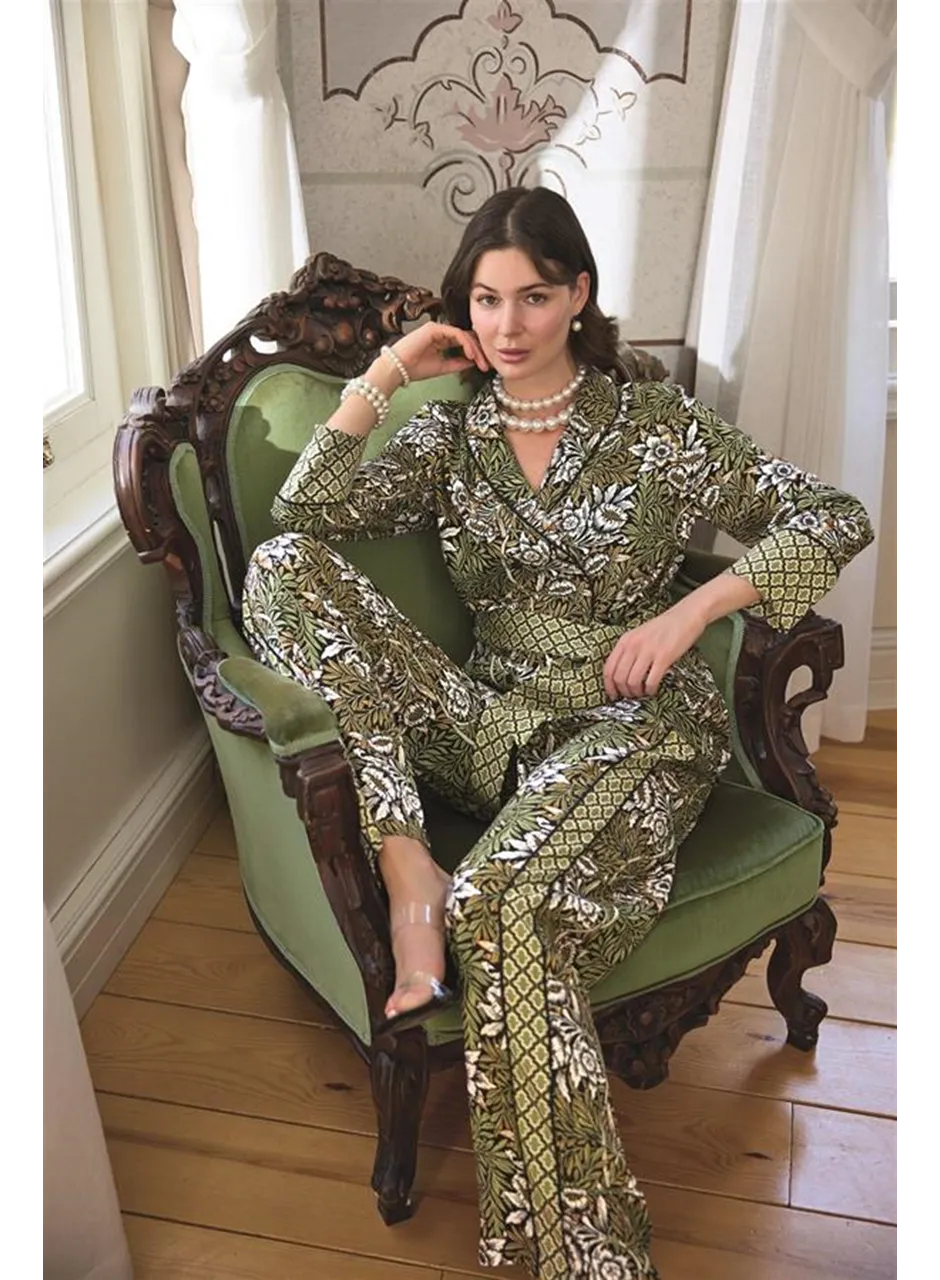 Çiçek Yaprak ve Etnik Desenli Pijama Takımı