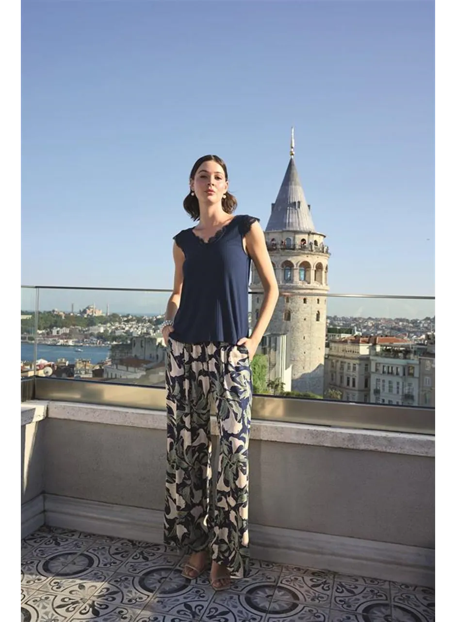 Yaprak Desenli ve Dantelli 3'lü Pijama Takımı