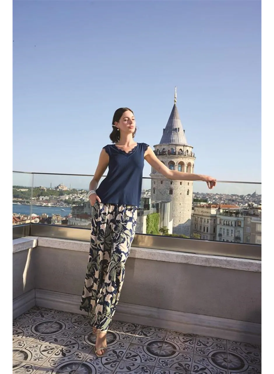Yaprak Desenli ve Dantelli 3'lü Pijama Takımı