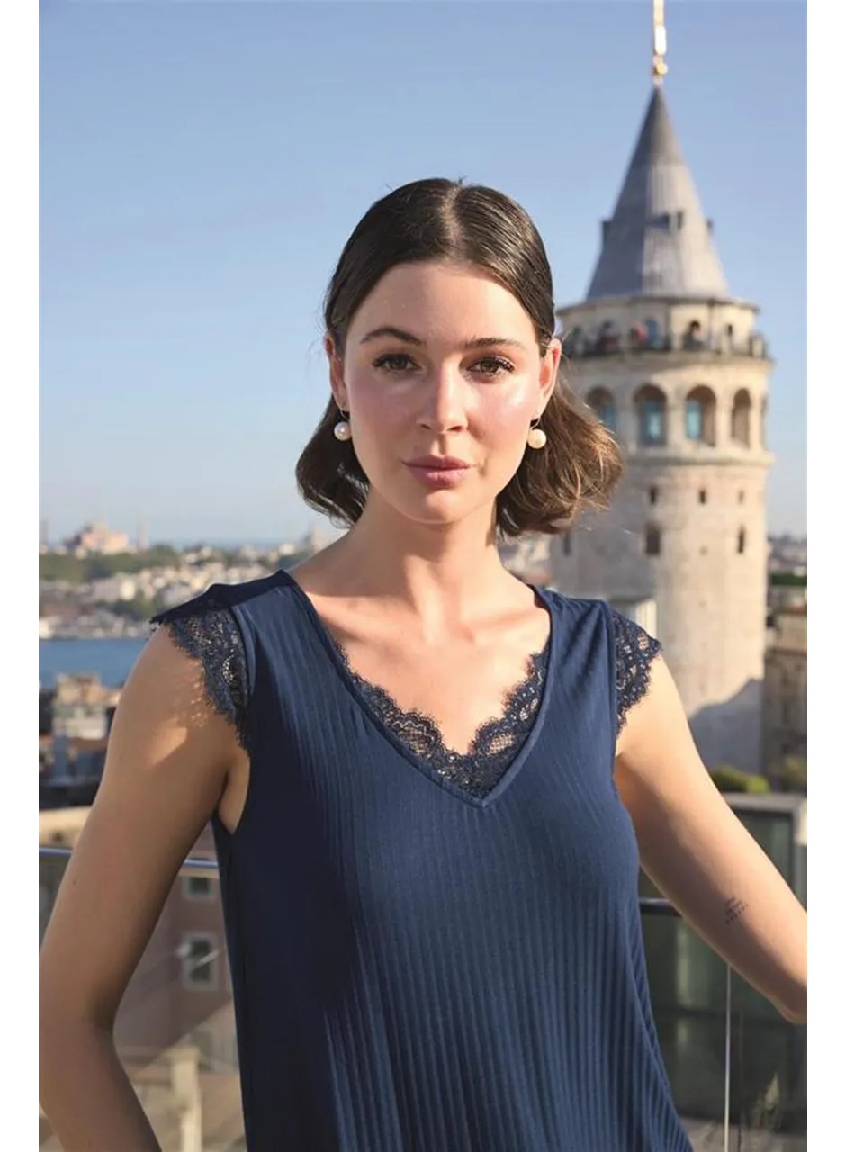 Yaprak Desenli ve Dantelli 3'lü Pijama Takımı