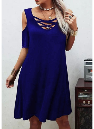 Dekolteli Bağcık Detay Viskon Kumaş Elbise