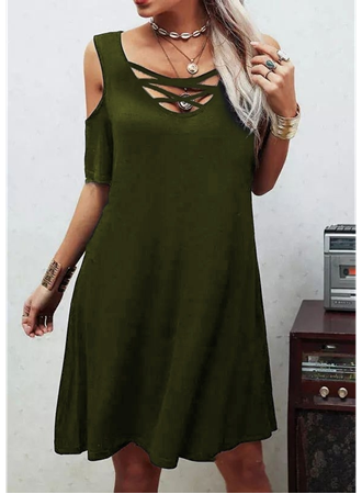 Dekolteli Bağcık Detay Viskon Kumaş Elbise