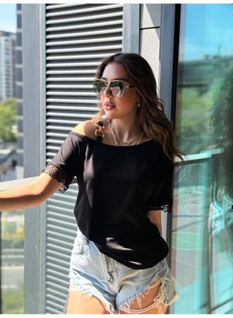 Kadın Tek Omuzu Askılı Kısa Kollu Toka Detaylı Dantelli Viskon Bluz