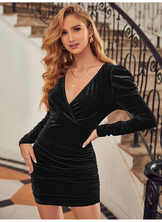 Kadın Uzun Kollu Kruvaze Yaka Yanlardan Büzgülü Kadife Elbise