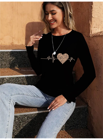 Kadın Uzun Kollu Bisiklet Yaka Kalp Desenli Bluz