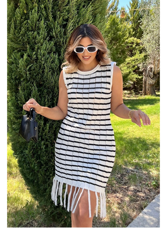 Kadın Kolsuz V Yaka Eteği Püsküllü çizgi Desen Triko Elbise