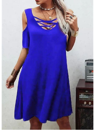 Dekolteli Bağcık Detay Viskon Kumaş Elbise