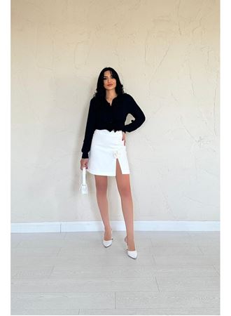 Ekru Yırtmaçlı Gül Detaylı Mini Etek