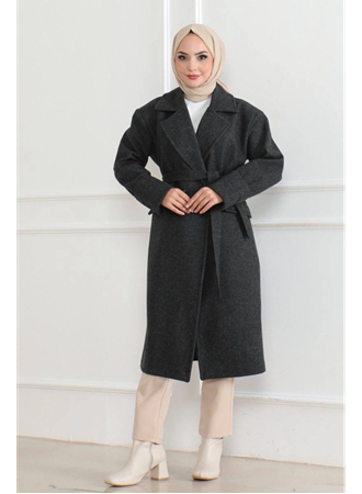 Kaşe Kaban – Uzun Boy 115 Cm Kruvaze Yaka Kuşaklı Astarlı Kışlık Tesettür Kaban, Yünlü Dokuma Kaşmir Kumaş, Cepli Oversize Rahat Kalıp Şık Modern Kaban Mont Modeli (Günlük Ve Özel Gün Kombinlerine Uygun) - Siyah