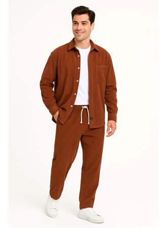 Erkek Kadife Oversize Takım – Gömlek Ve Pantolon İkili Set Füme Corduroy Şıklığı, Rahat Ve Zarif Duruş Yumuşak Dokulu Kadife Kumaş, Düğmeli Gömlek Üst Ve Lastikli Pantolon Alt Parça Ile Gün Boyu Konfor- Kiremit