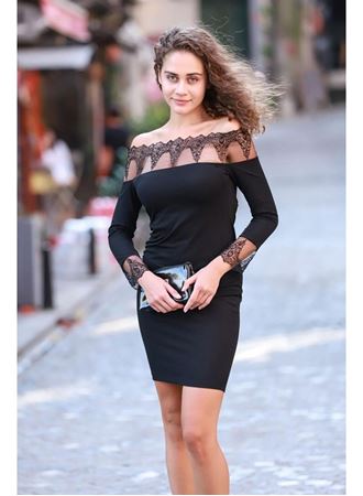 Kadın Uzun Kollu Dantel Detay Madonna Yaka Prenses Elbise