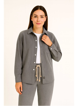 Kadife Oversize Takım – Gömlek Ve Pantolon İkili Set Füme Corduroy Şıklığı, Rahat Ve Zarif Duruş Yumuşak Dokulu Kadife Kumaş, Düğmeli Gömlek Üst Ve Lastikli Pantolon Alt Parça Ile Gün Boyu Konfor- Füme