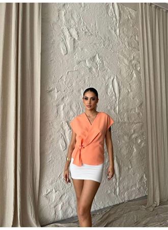 YANDAN BAĞLAMA DETAYLI KOLSUZ BLUZ - Somon