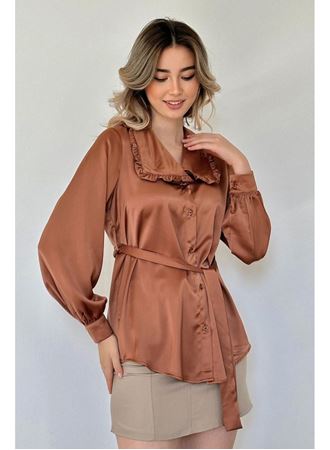 Kahverengi Yakası Fırfırlı Kuşaklı Saten Gömlek