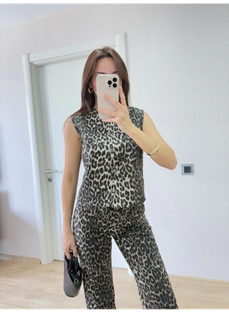 Leopar Desenli Düğmeli Bluzlu Pantolon İkili Takım -Leopar