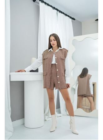 Kahverengi Kazayağı Desenli Yelek Ve Şort Takım