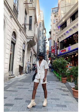 Bej Ceket Ve Şort Takım