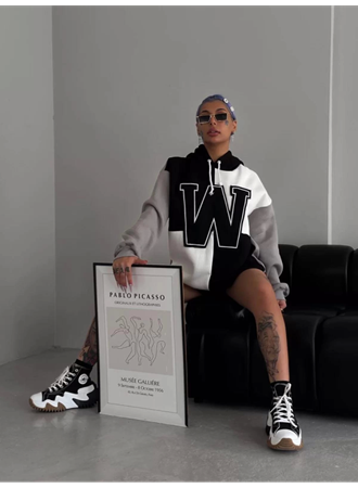 W Nakış İşlemeli Kapüşonlu Sweatshirt - Siyah