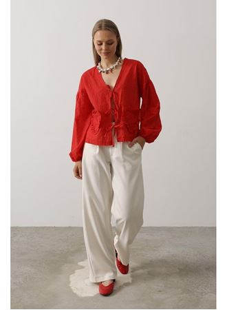 Kalp Detaylı Bağlamalı Brode Bluz - Kırmızı