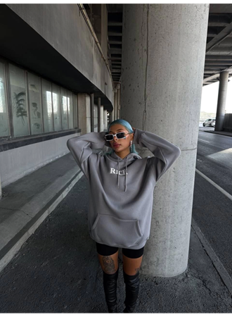 Uzun Kol Kapşonlu Göğüs Baskılı SweatShirt - Gri