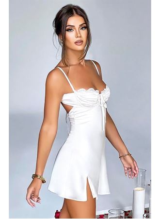 Beyaz Yırtmaç Detaylı Fantezi Mini Club Elbisesi