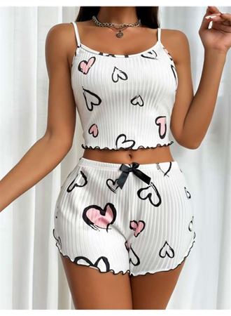 Beyaz Üstüne Kalp Desenli Askılı Şortlu Pijama Takımı